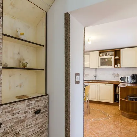 Lovely House With A Pool And Garden בית נופש Svetvinčenat